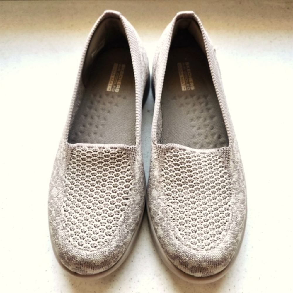 SKECHERS Women's Slip On Shoes Size 7